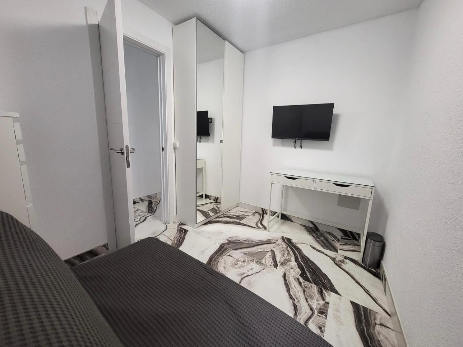 2 Bedrooms Flat + Balcony + Parking At Las Canteras Beach لاس بالماس دي غران كاناريا المظهر الخارجي الصورة