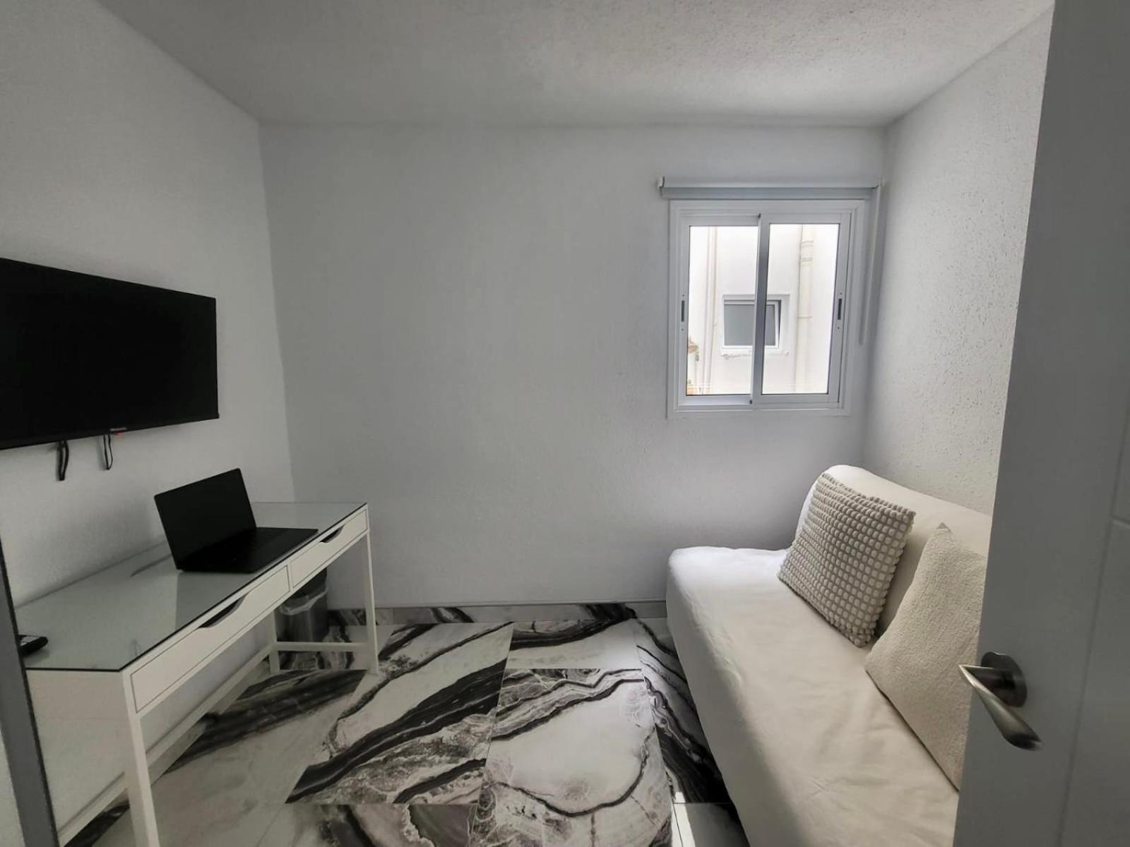 2 Bedrooms Flat + Balcony + Parking At Las Canteras Beach لاس بالماس دي غران كاناريا المظهر الخارجي الصورة
